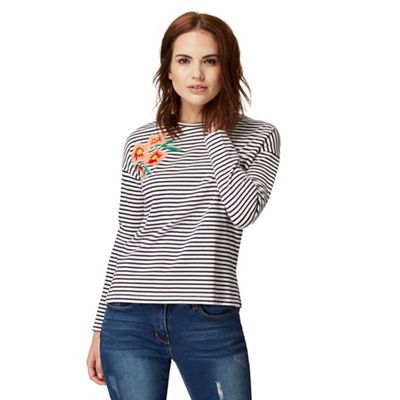 Black stripe floral embroidery sweater
